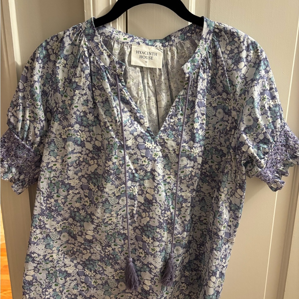 Tuckernuck Hyacinth House Thea Blue   White Smocked Blouse with Tie Front XS EUC